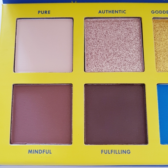 CHELLA LIMITED EDITION Divine Purpose 8-Shade Eyeshadow Palette - Picture 6 of 9